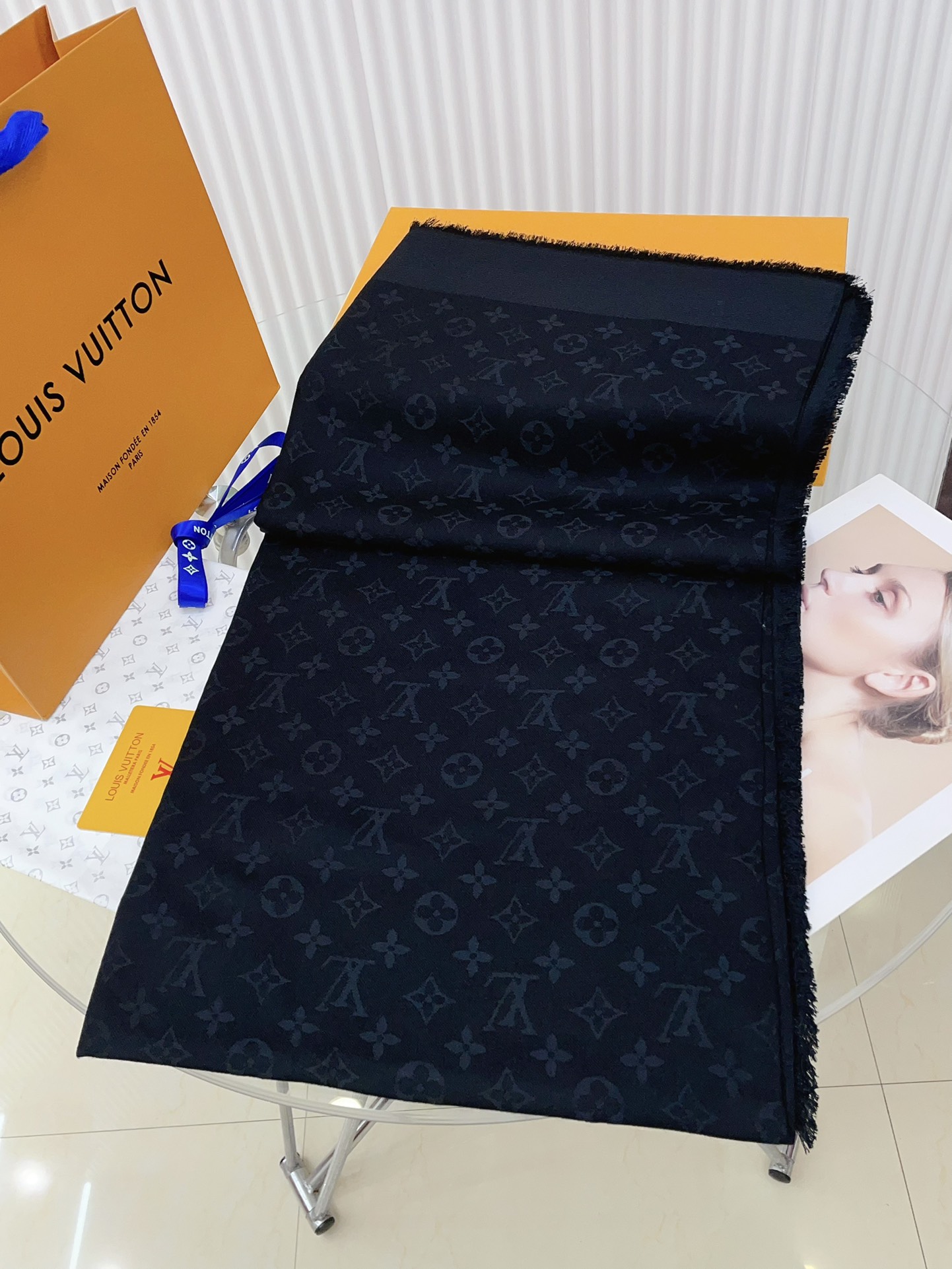 LV Monogram Denim Shawls M71329 Black